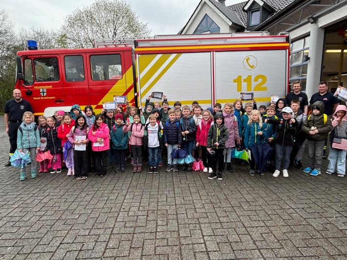 FW Drolshagen: Grundschulkinder zu Besuch bei der Feuerwehr