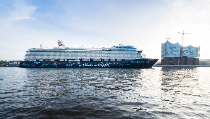 Mein Schiff 4 ist Schiff des Jahres 2016 / Berlitz Cruising & Cruise Ships Guide zeichnet TUI Cruises aus