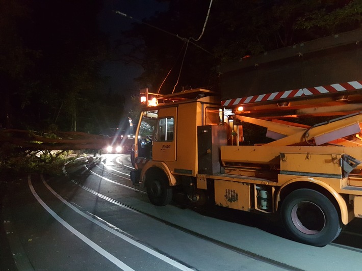 FW-MH: Mehrere Einsätze beschäftigen die Feuerwehr #fwmh