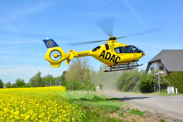 Bild zum Beitrag: Fliegender Wechsel bei der ADAC Luftrettung in Sachsen / ADAC Rettungshubschrauber "Christoph 46" zum 1.Januar 2019 startklar 