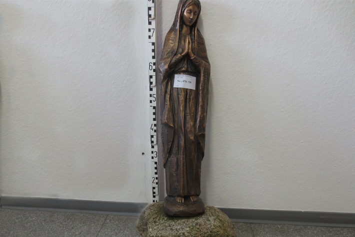 POL-ST: Steinfurt, Heiligenstatue im Gebüsch gefunden