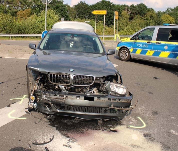 POL-MI: Kollision mit drei Autos