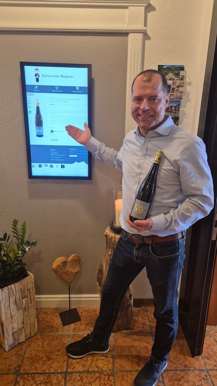 Hotel Zugspitze: Der digitale Sommelier berät per Touchscreen