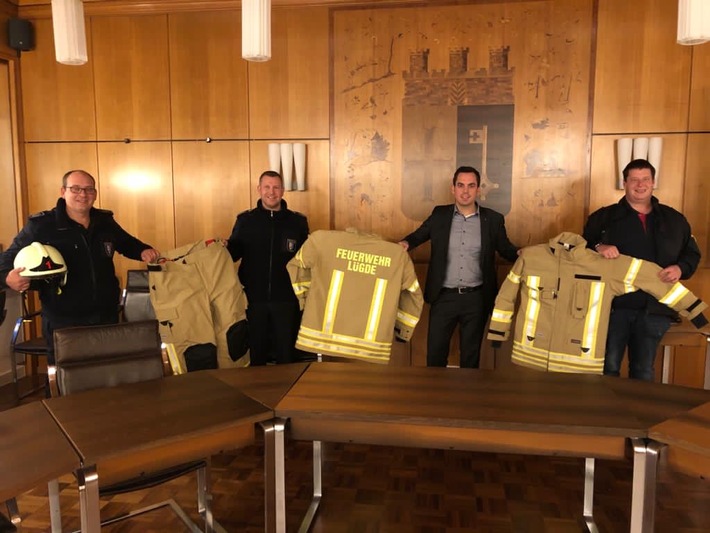 FW Lügde: Neue Schutzkleidung für die Feuerwehr Lügde