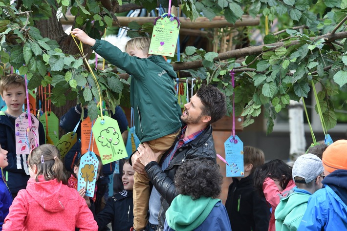 "Der Wunschbaum - Kinder machen Träume wahr"