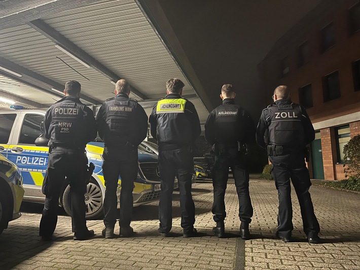 POL-ME: Projekt "zOOm": Behörden zeigten bei Kontrolleinsatz Präsenz - Langenfeld - 2411033