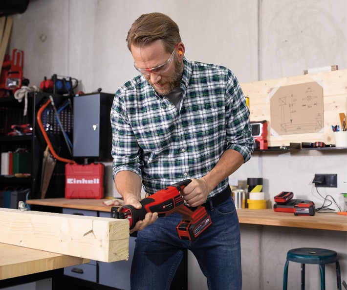 Compact Einhell Universal Cordless Saw really delivers in the workshop and in the garden