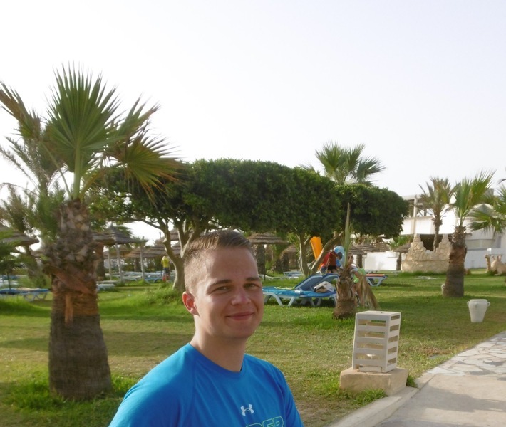 "Die Gründung eines Patientenbeirates ist enorm wichtig, um die vielfältigen Erfordernisse der Patienten kennenzulernen und mit Hilfe der betroffenen Personen eine ideale Versorgung sicherzustellen," so Andre Plattner. Der 29-jährige ist seit einem Motorradunfall vor acht Jahren querschnittsgelähmt. / GHD-Unternehmensgruppe setzt auf Dialog und gründet Patientenbeirat / Weiterer Text über ots und www.presseportal.de/nr/154297 / Die Verwendung dieses Bildes ist für redaktionelle Zwecke unter Beachtung ggf. genannter Nutzungsbedingungen honorarfrei. Veröffentlichung bitte mit Bildrechte-Hinweis.