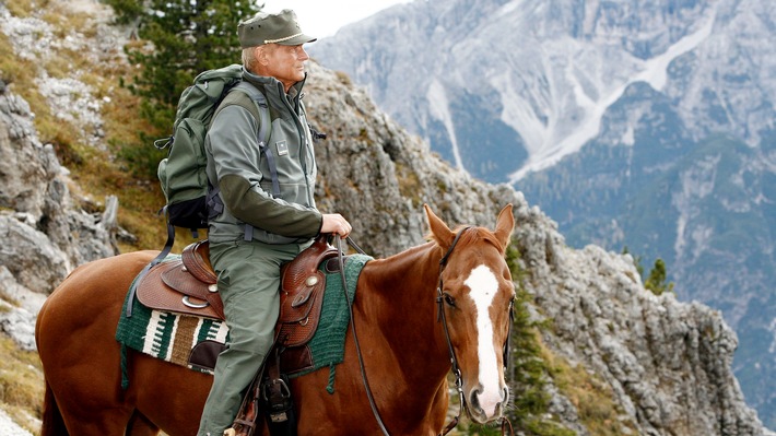 Bibel TV Programm-Highlights: "Die Bergpolizei - Ganz nah am Himmel" - Neue Serie startet am 1.4. / Schauspiellegende Terence Hill ermittelt als kantiger Forstwachen-Kommandant in den Alpen