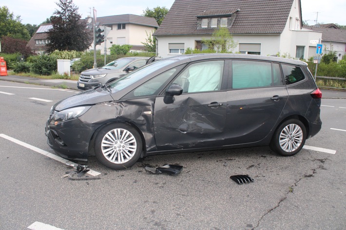 POL-RBK: Rösrath - Unfall mit drei Verletzten nach Ampelausfall