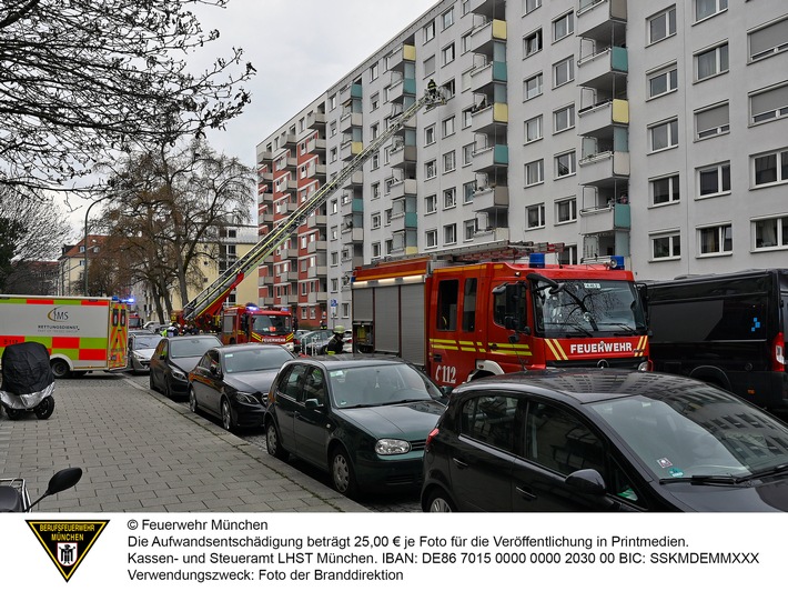 FW-M: Bewohnerin aus Brandwohnung gerettet (Schwabing West)