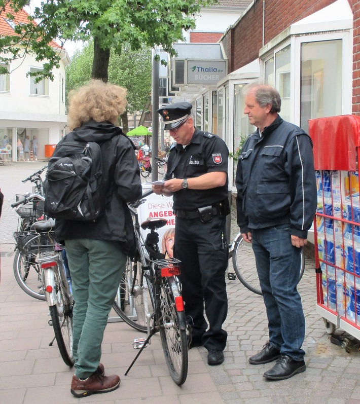 POL-WHV: Gemeinsam auf Streife mit dem Ordnungsamt - Fahrradkontrollen in der Innenstadt - neben den damit einhergehenden Gefahren ist das Fahren auch teurer geworden