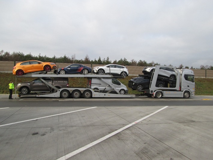 POL-DEL: Autobahnpolizei Ahlhorn: Autotransporter mit Überlänge auf der A1 im Bereich der Gemeinde Großenkneten und Lohne unterwegs