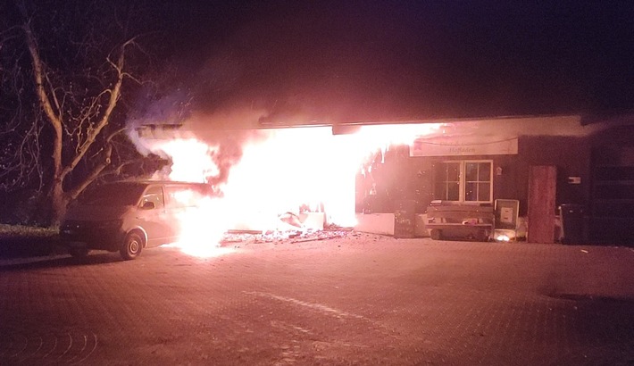 POL-ROW: ++ Brand in der Steinofenbäckerei ++ 9-Jähriger vom Auto angefahren ++ Katalysatoren aus neun Transportern ausgebaut ++ Verkaufsautomaten im Hofladen aufgebrochen ++