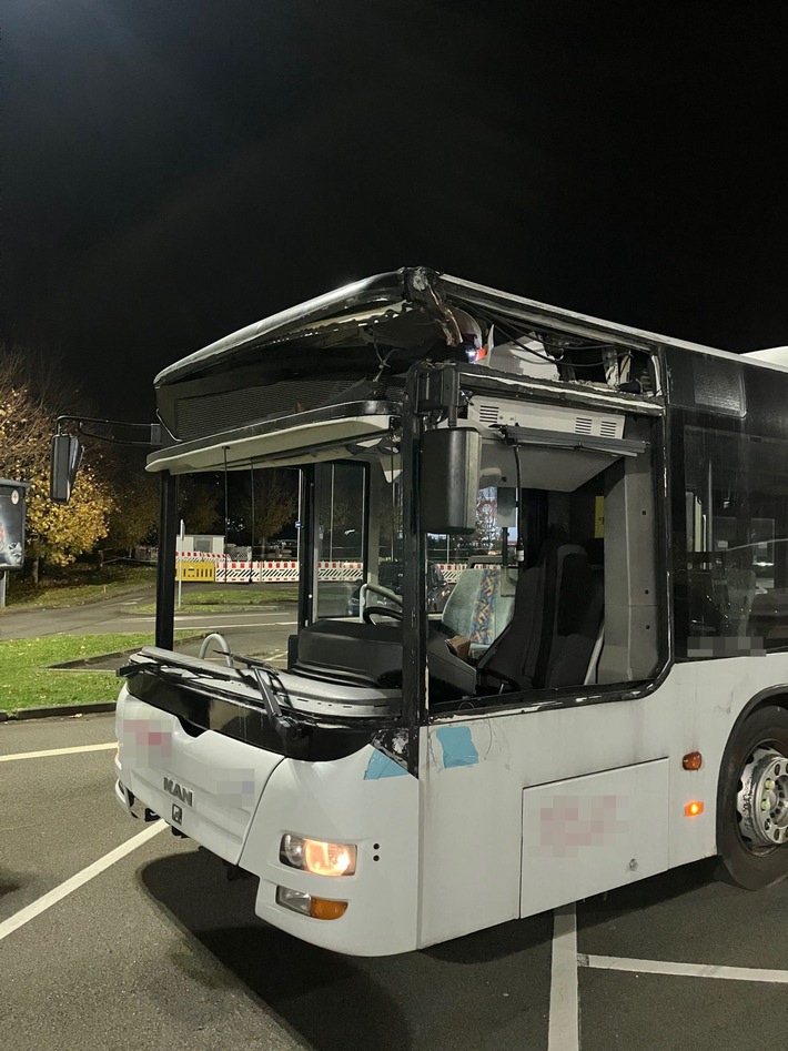 POL-BI: Eine luftige und gefährliche Busfahrt