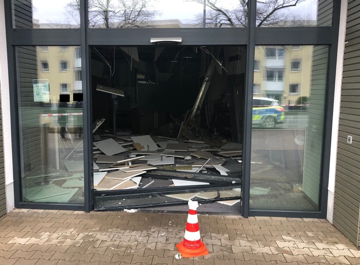 POL-MI: Geldautomat an der Königstraße gesprengt