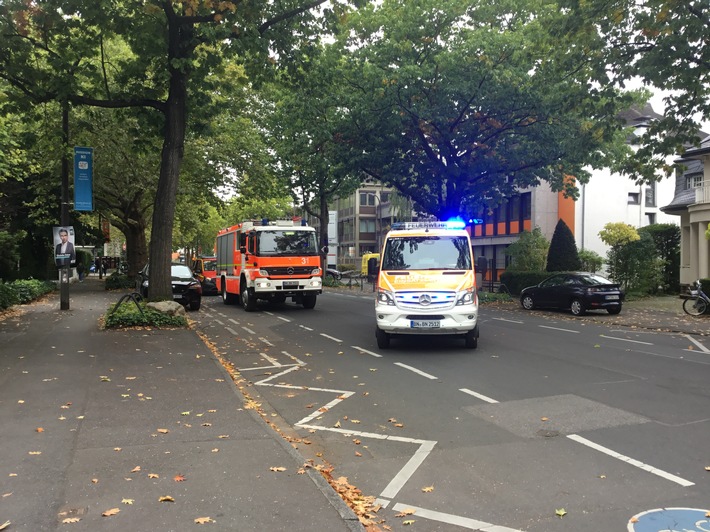FW-BN: Feuerwehr löscht Brand in Einfamilienhaus - Kennedyallee gesperrt