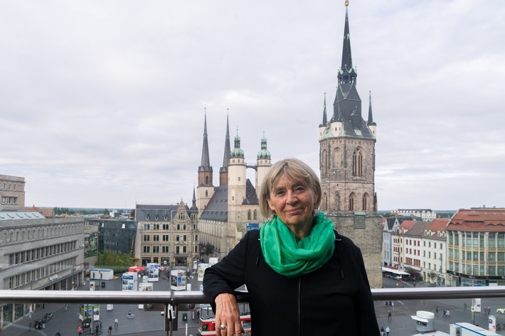 Bürgerdelegation Sachsen-Anhalt Dorothee Kleemann: "Mit alten Menschen zusammen zu sein, ist keine Arbeit - das ist nur Freude" // (c) Staatskanzlei / Daniel Baumann / Bürgerdelegation Sachsen-Anhalt: "Mit alten Menschen zusammen zu sein, ist keine Arbeit - das ist nur Freude" / Weiterer Text über ots und www.presseportal.de/nr/157804 / Die Verwendung dieses Bildes ist für redaktionelle Zwecke unter Beachtung ggf. genannter Nutzungsbedingungen honorarfrei. Veröffentlichung bitte mit Bildrechte-Hinweis.