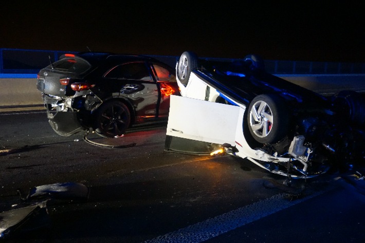 FW Ratingen: Verkehrsunfall auf der Ruhrtalbrücke - Feuerwehr im Einsatz