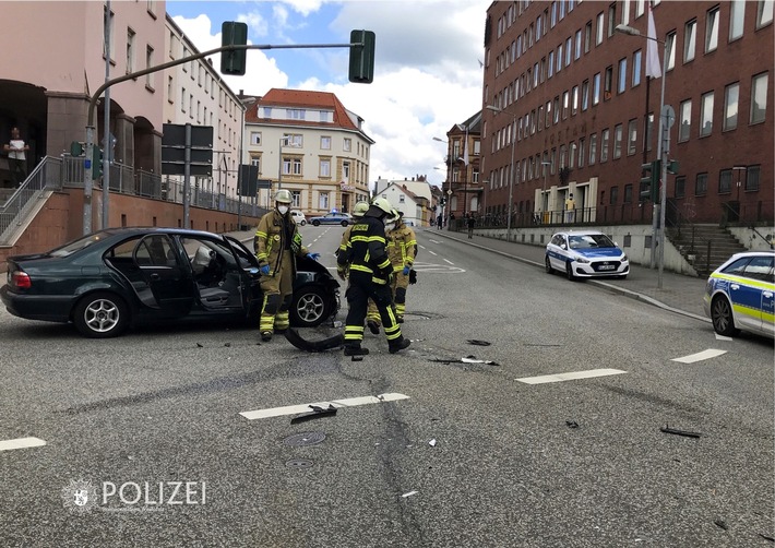 POL-PPWP: Zusammenstoß auf Ampel-Kreuzung