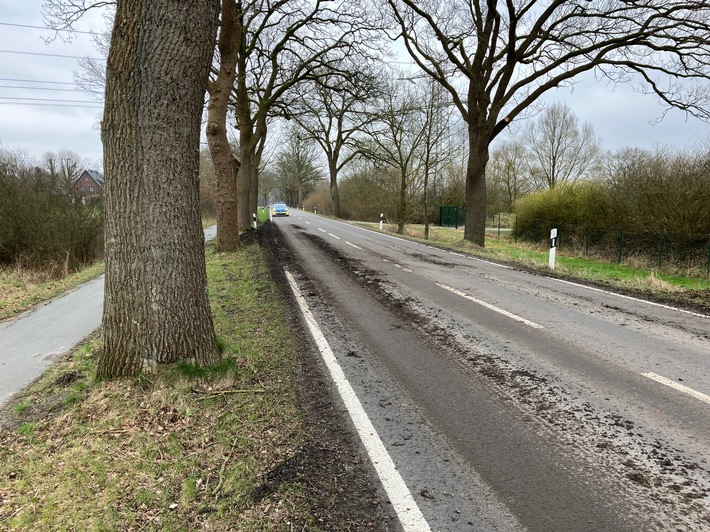 POL-WHV: Unerlaubtes Entfernen vom Unfallort - Straßenbankett beschädigt