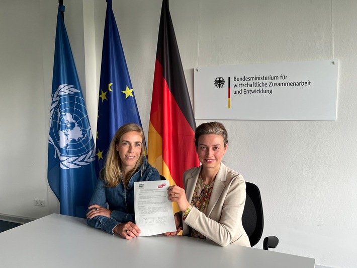 Grüner Knopf und Fair Wear bündeln Kräfte: Strategische Partnerschaft für mehr Wirkung und Skalierbarkeit von unternehmerischen Sorgfaltspflichten in der Textilindustrie