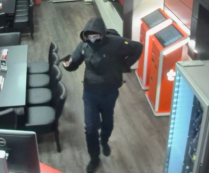 POL-BO: Bochum-Werne / Bewaffneter Raubüberfall auf Wettbüro - Wer kennt diesen Mann?