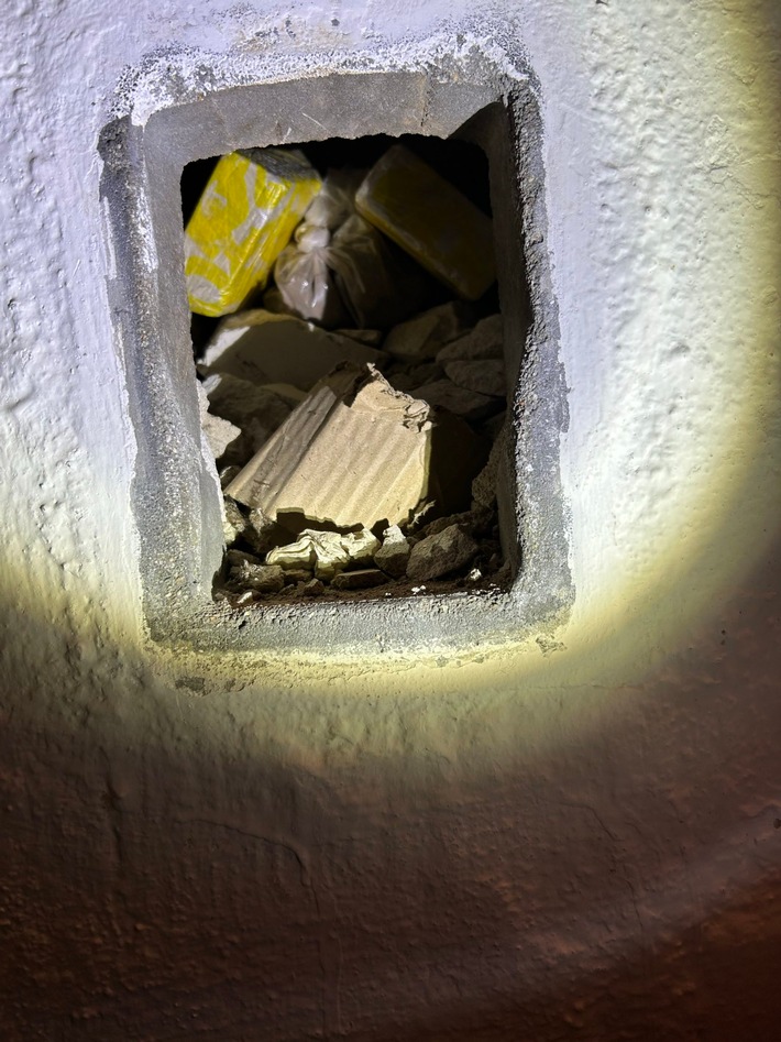 ZOLL-HH: Zoll zieht Drogenhändler in Kiel aus dem Verkehr, Tatverdächtige Brüder wurden festgenommen