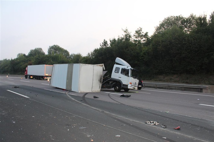 POL-VDKO: LKW Unfall auf der BAB 3 im morgendlichen Berufsverkehr