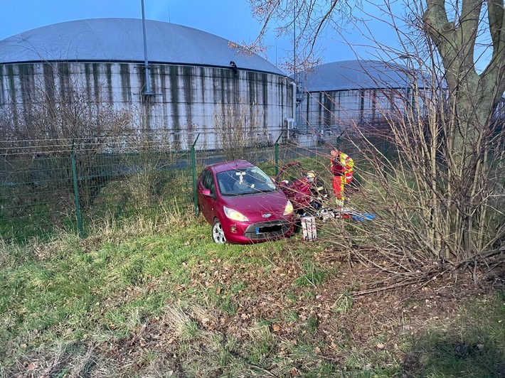 FW Bergheim: Eine Person bei Verkehrsunfall bei Bergheim verletzt - Rettungshubschrauber im Einsatz