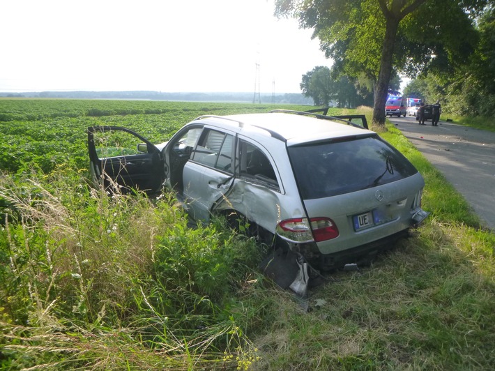 POL-LG: ++ tragischer Unglücksfall - vom Heuwagen gestürzt - verstorben ++ auf Kreisstraße abgebogen - Vorfahrt missachtet - zwei Verletzte ++ auf Baustelle "rumgesaut" ++ brennender Altpapiercontainer ++