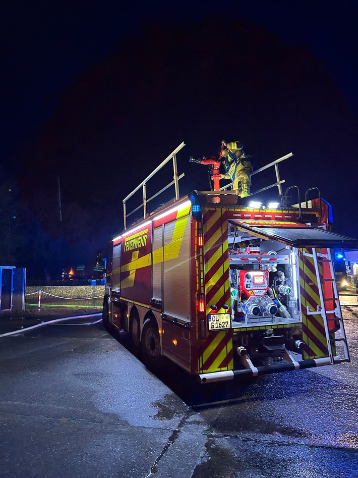 FW-OLL: Unterstützungseinsatz im Landkreis Cloppenburg - Großtanklöschfahrzeuge aus Ahlhorn und Altmoorhausen im nächtlichen Pendelverkehr eingebunden