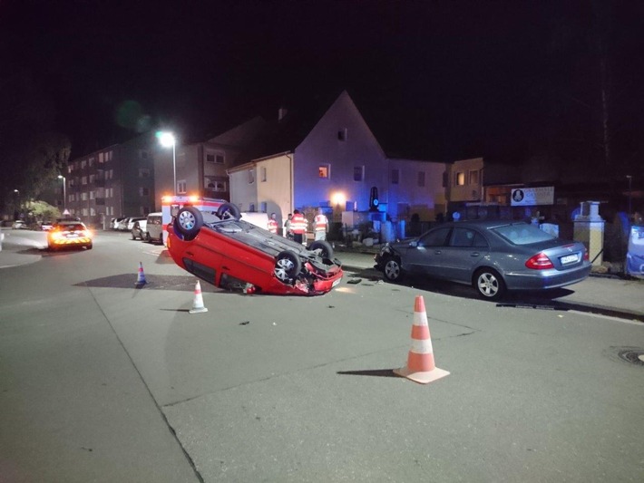 POL-PDNW: Verkehrsunfall - Fahrzeug überschlägt sich in Branchweilerhostraße