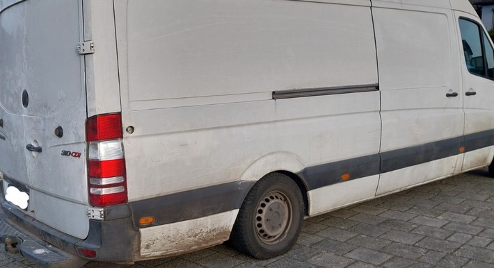 POL-SE: Pinneberg/ A23 - Polizei stoppt LKW - Gesamtlast über 46% überschritten