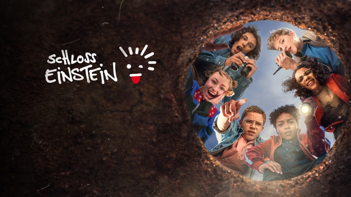 Premiere der 27. Staffel "Schloss Einstein": Auf der Suche nach dem geheimen DDR-Schatz / Neue Staffel, neuer Cast, Neues in der KiKA-Quiz App - ab 11. März 2024, montags um 20:10 Uhr