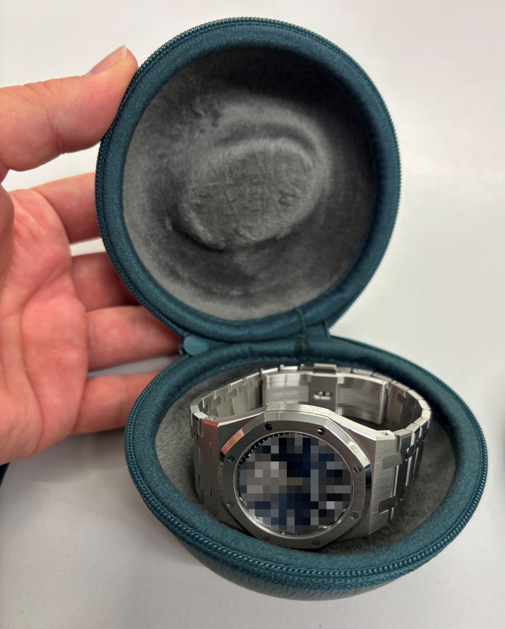 HZA-S: Zoll stoppt Schmuggel teurer Uhr