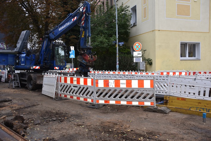 FW-DO: 14.10.2021 -Technische Hilfeleistung in Mitte-West Bagger beschädigt Gasleitung