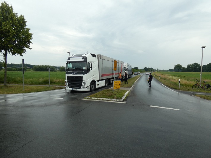 POL-DH: --- Diepholz - Lkw-Unfall und Vollsperrung ---