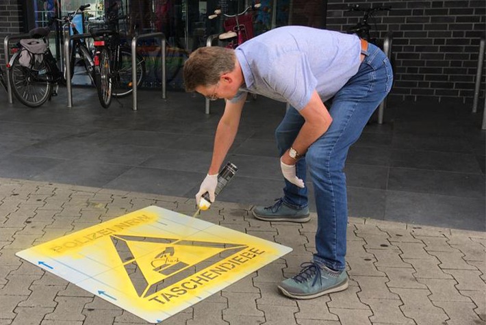 POL-ST: Rheine, Taschendiebe sind vermehrt unterwegs, Diebstähle in Supermärkten, in der Innenstadt und im Aufzug eines Ärztehauses