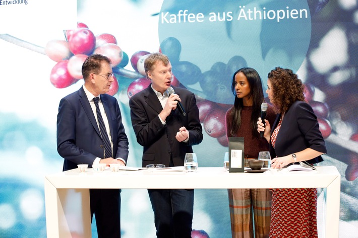 Trotz steigendem Kaffeekonsum leiden Kaffeebäuerinnen und Bauern unter Armut / SÜDWIND legt zur Internationalen Grünen Woche Studie über Menschenrechtsverstöße in der Wertschöpfungskette von Kaffee vor