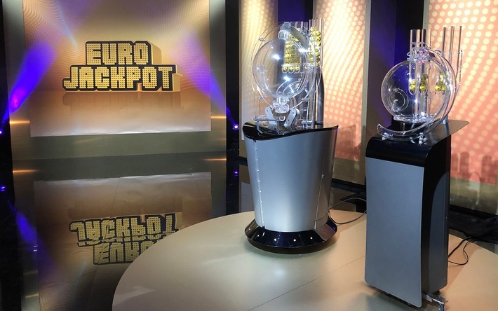 Freitag, der 13. ist angeblich ein Unglückstag. Dieser Tag kann auch viel Glück bringen, Gewinne bei Eurojackpot inklusive. Dies können die beiden neuen 45-fachen Multi-Millionäre aus Polen und Finnland sicherlich bestätigen. / Weiterer Text über ots und www.presseportal.de/nr/107909 / Die Verwendung dieses Bildes ist für redaktionelle Zwecke unter Beachtung ggf. genannter Nutzungsbedingungen honorarfrei. Veröffentlichung bitte mit Bildrechte-Hinweis.