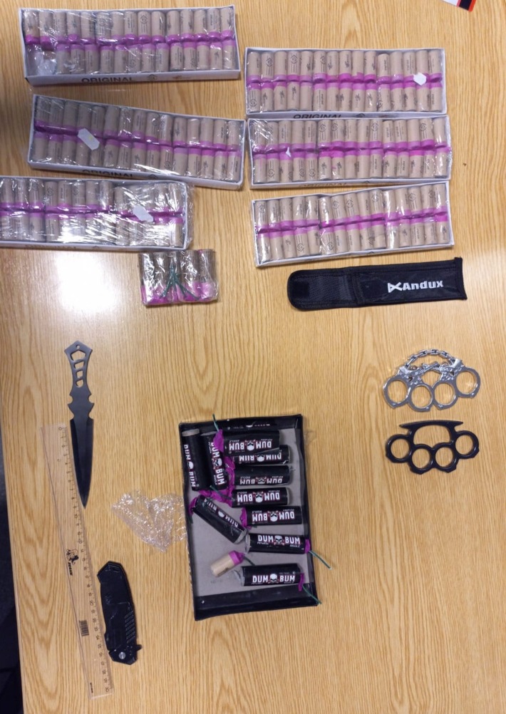 BPOLI MD: 14-Jähriger mit zwei Schlagringen, einem Wurfmesser, einem Einhandmesser und 185 Böllern von Bundespolizei gestellt