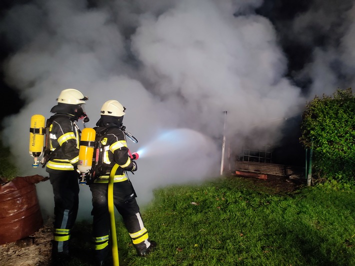 FW-KLE: Brand eines Kleingebäudes