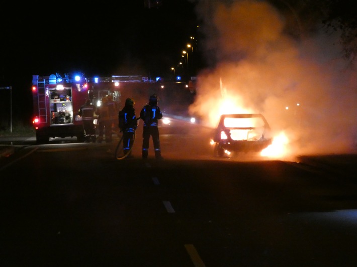 POL-DEL: Landkreis Wesermarsch: Fahrzeugbrand auf der B212 in Ellwürden