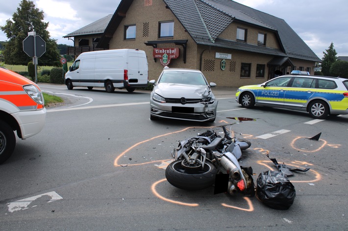 POL-MI: Biker bei Kollision schwer verletzt