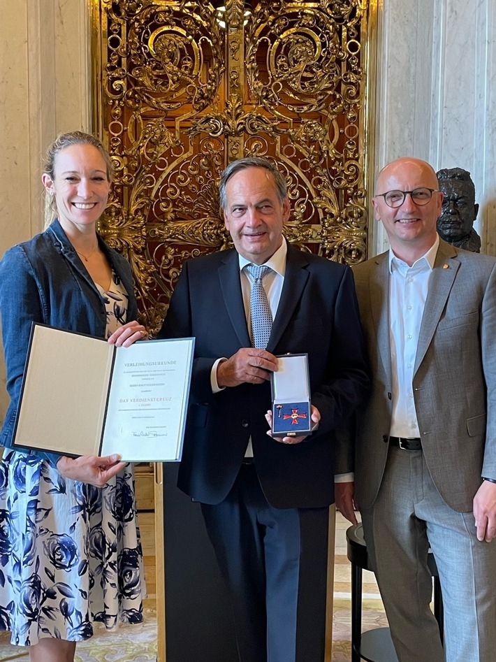 ASB-Bundesvorsitzender Knut Fleckenstein mit Bundesverdienstkreuz ausgezeichnet