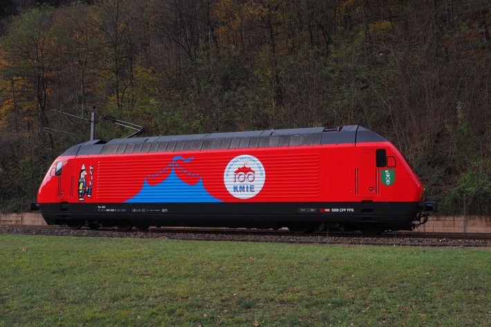 100 anni del Circo nazionale svizzero Knie: le FFS e la famiglia Knie inaugurano le locomotive dedicate al circo
