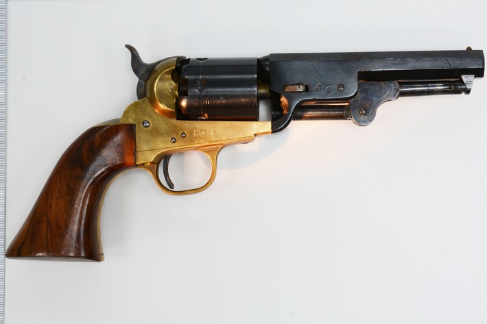 POL-OL: +++ Polizei sucht Hinweise zu Revolver +++