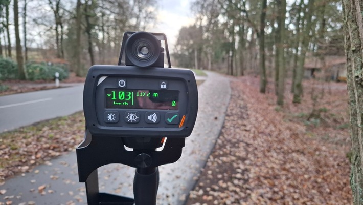 POL-HK: Soltau: Geschwindigkeitskontrollen in Oeningen - mehrere Verstöße festgestellt; Schneverdingen: Kupferkabel und Anhänger gestohlen - Polizei nimmt Täter auf der Flucht fest; etc.