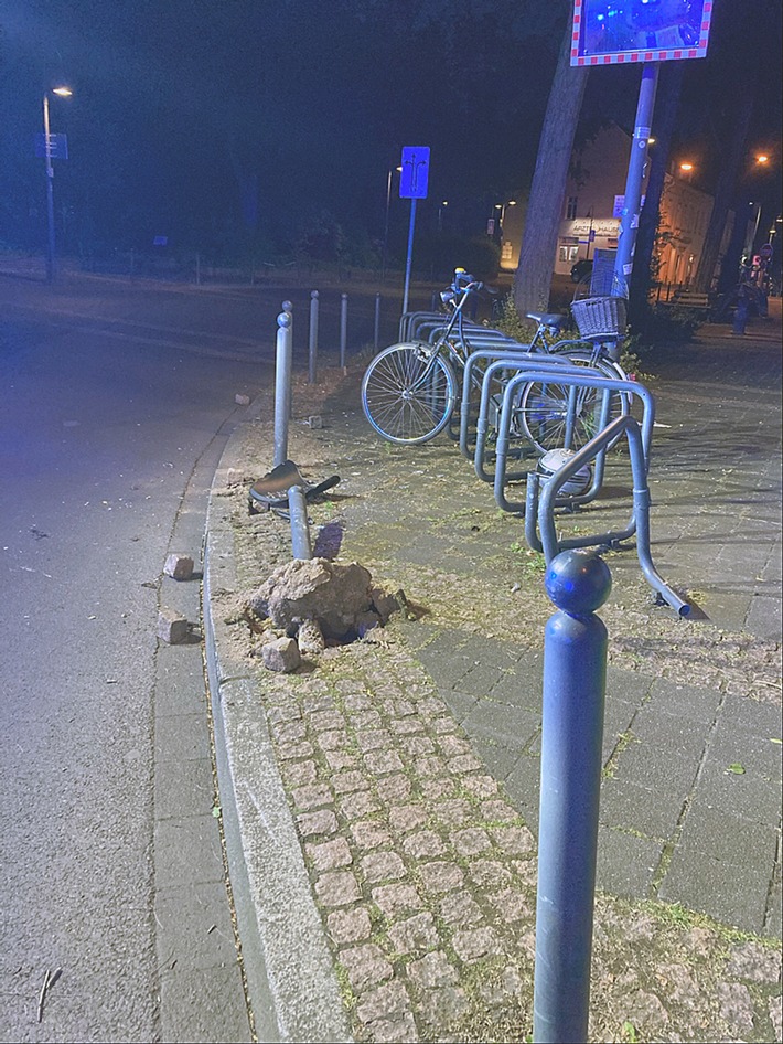 POL-ME: 26-Jähriger verunfallt alkoholisiert und unter Drogeneinfluss mit seinem Motorrad - Soziusfahrer schwer verletzt - Ratingen - 2206080